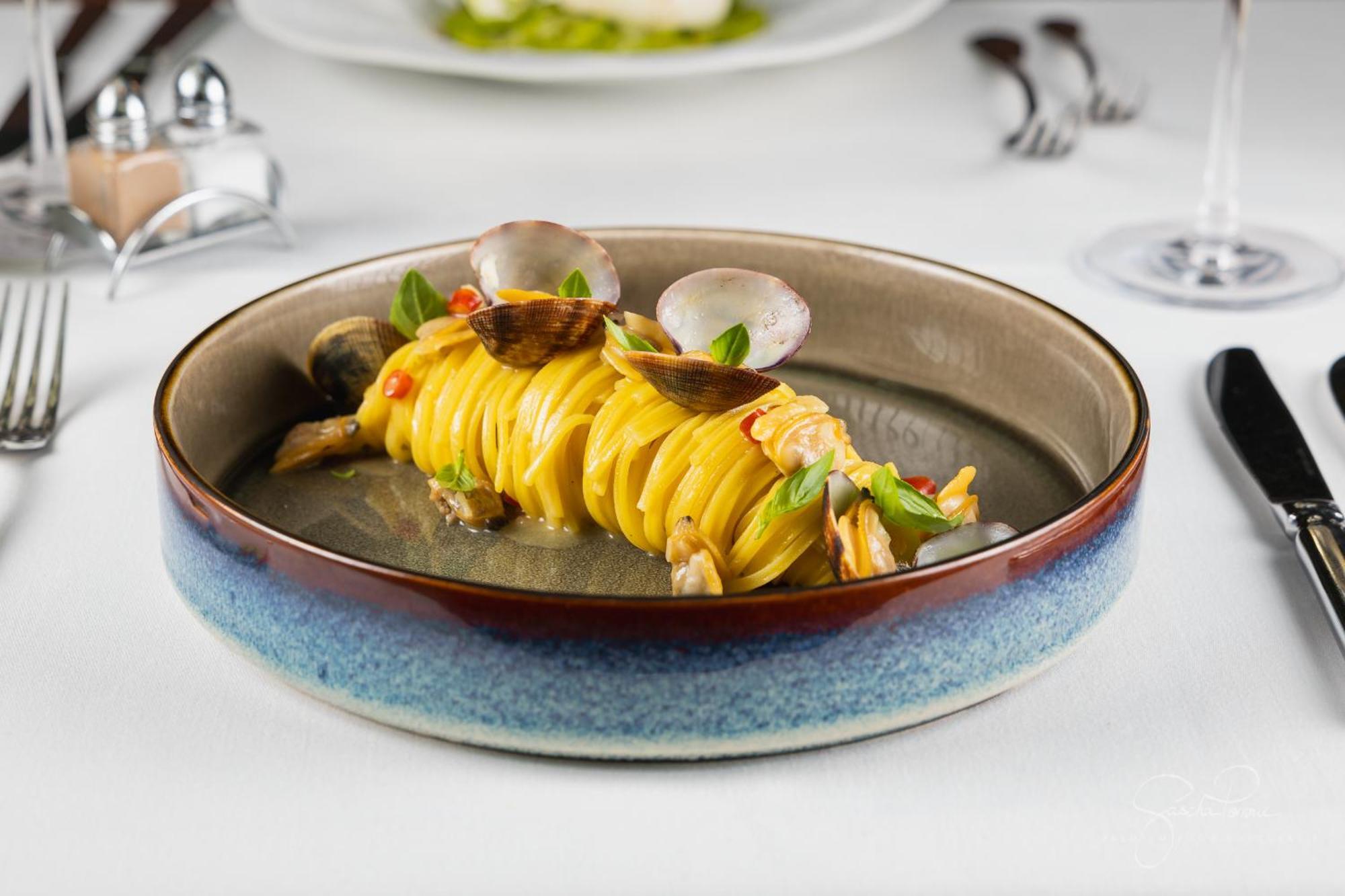 The Wellem, In The Unbound Collection By Hyatt Hotel Dusseldorf Bagian luar foto A dish of spaghetti alla vongole