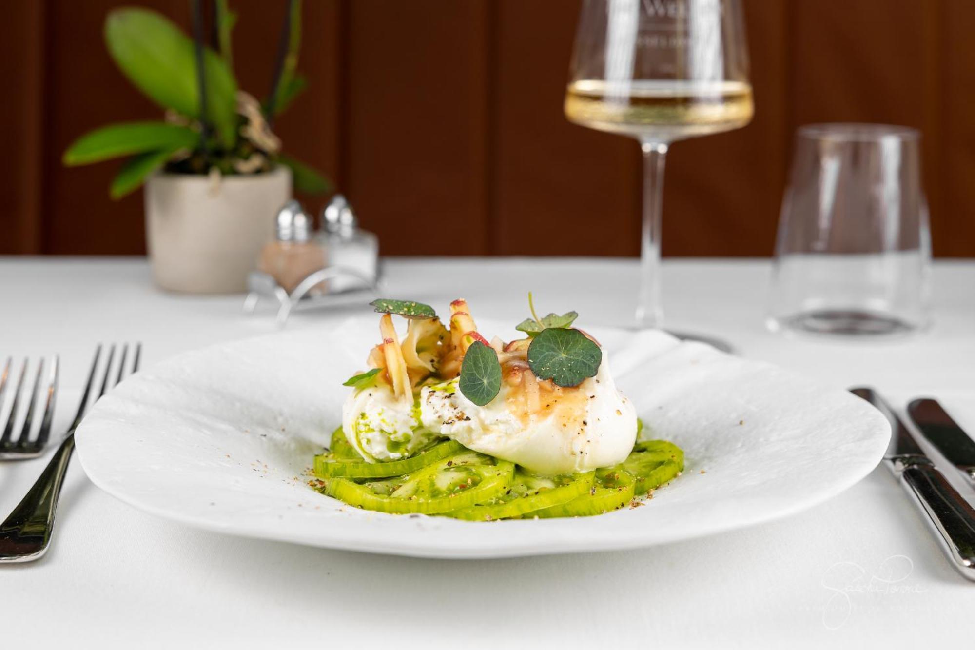 The Wellem, In The Unbound Collection By Hyatt Hotel Dusseldorf Bagian luar foto A modern French dish