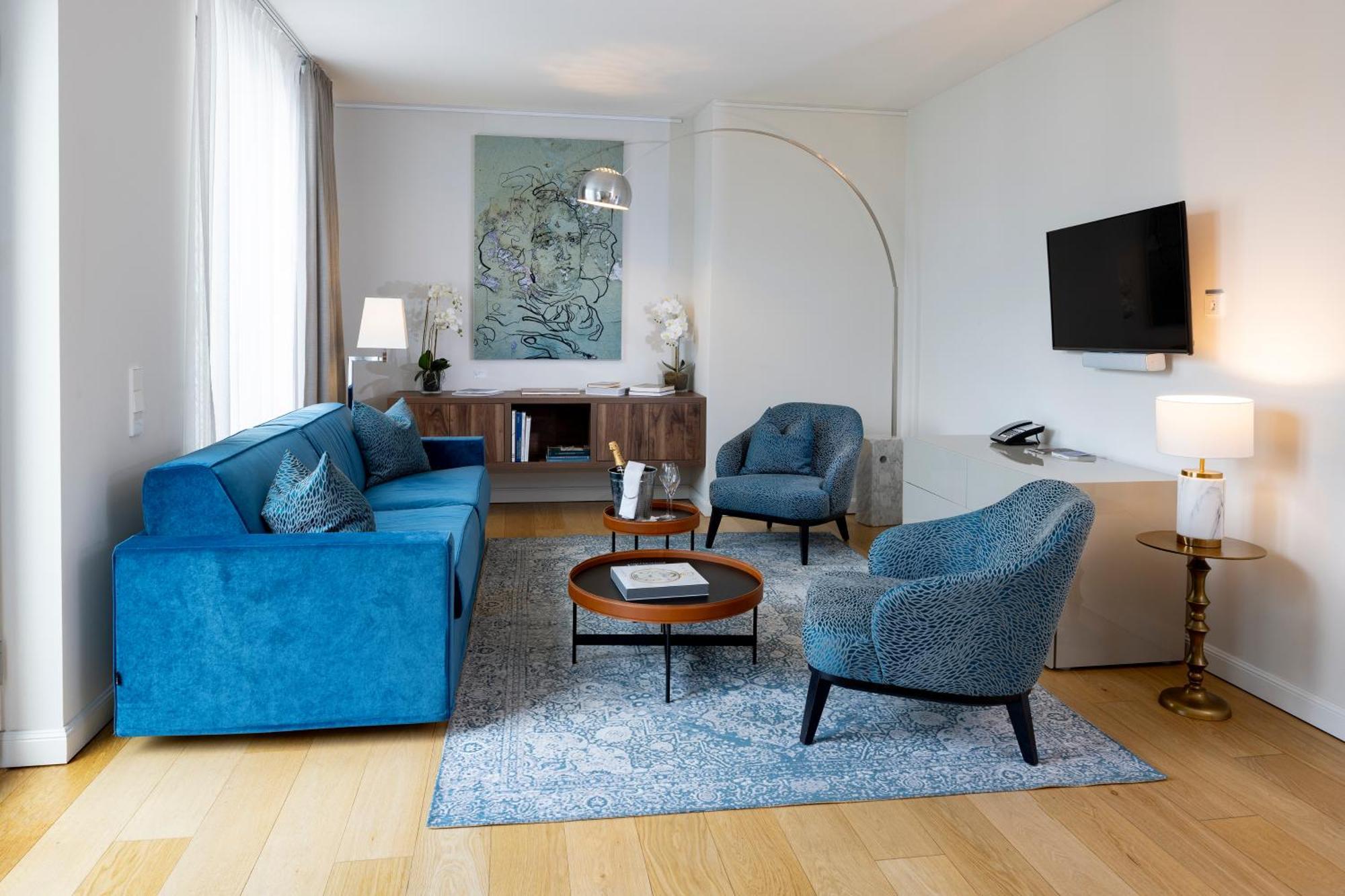 The Wellem, In The Unbound Collection By Hyatt Hotel Dusseldorf Bagian luar foto A living room in a serviced apartment in Berlin, Germany