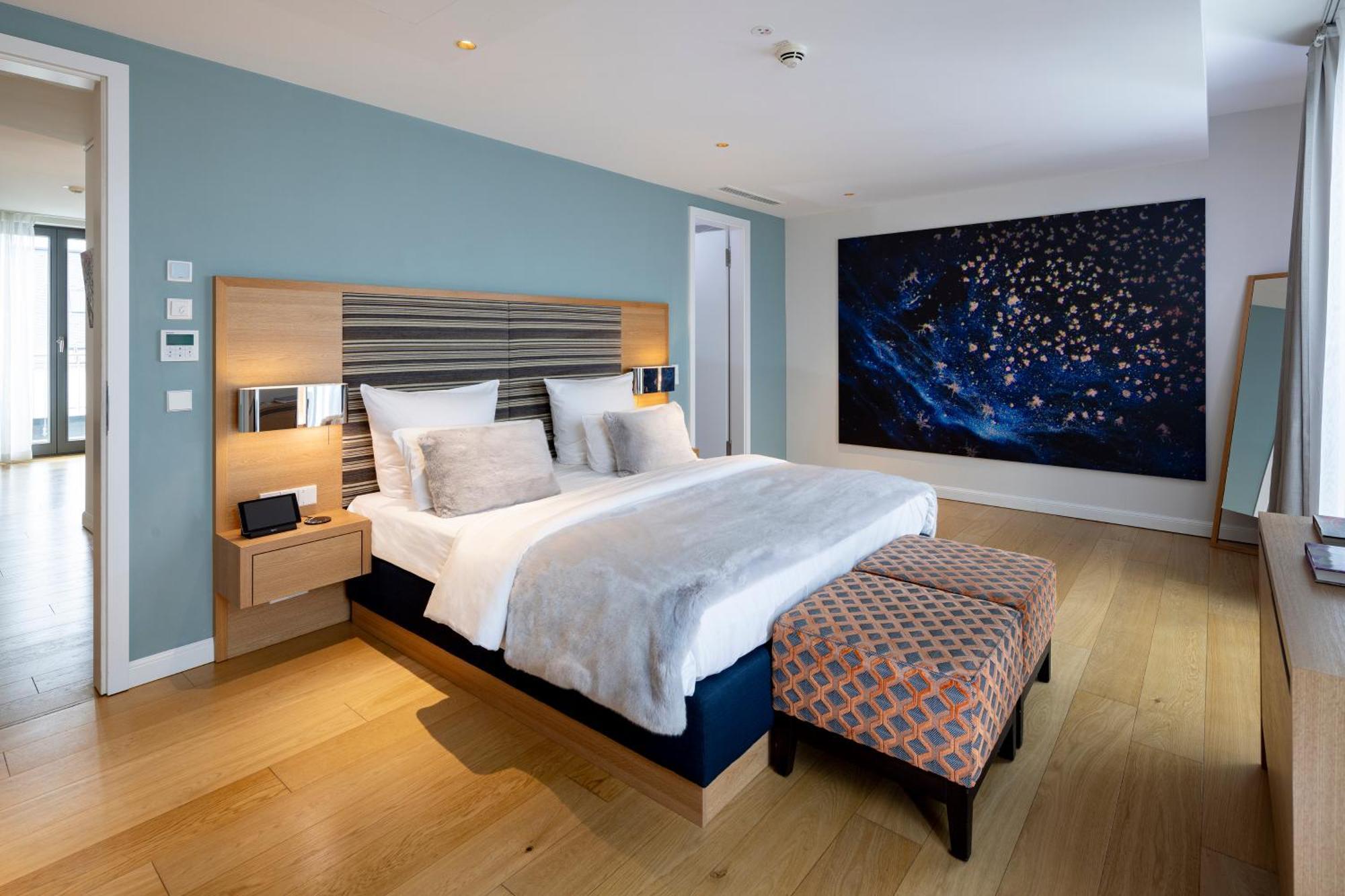 The Wellem, In The Unbound Collection By Hyatt Hotel Dusseldorf Bagian luar foto A bedroom at the hotel