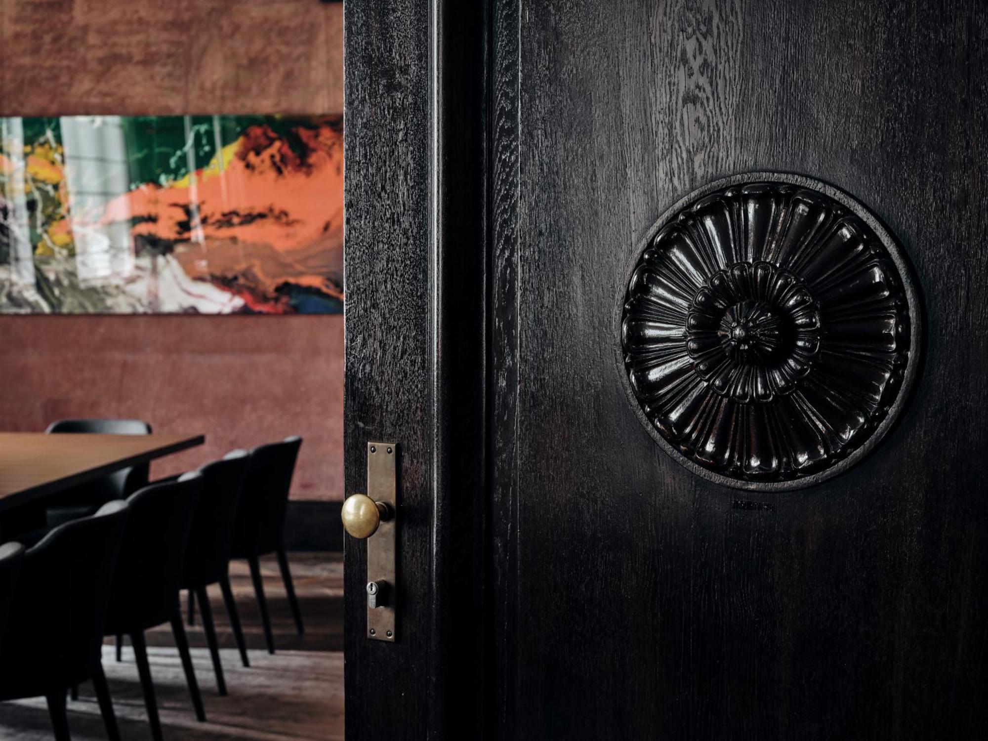 The Wellem, In The Unbound Collection By Hyatt Hotel Dusseldorf Bagian luar foto The door of the restaurant
