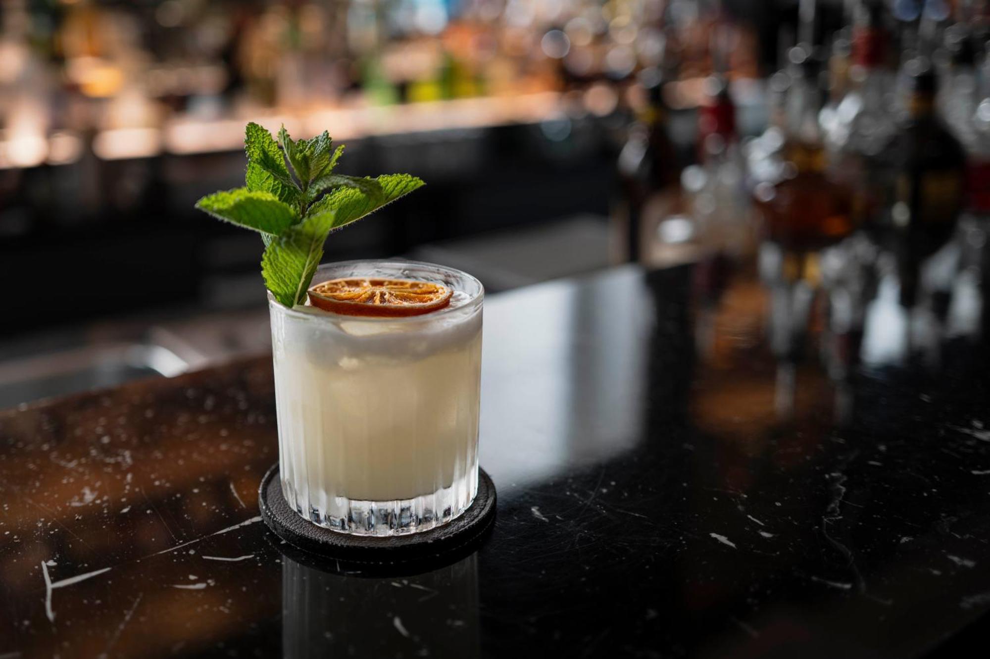 The Wellem, In The Unbound Collection By Hyatt Hotel Dusseldorf Bagian luar foto A Clover Club cocktail