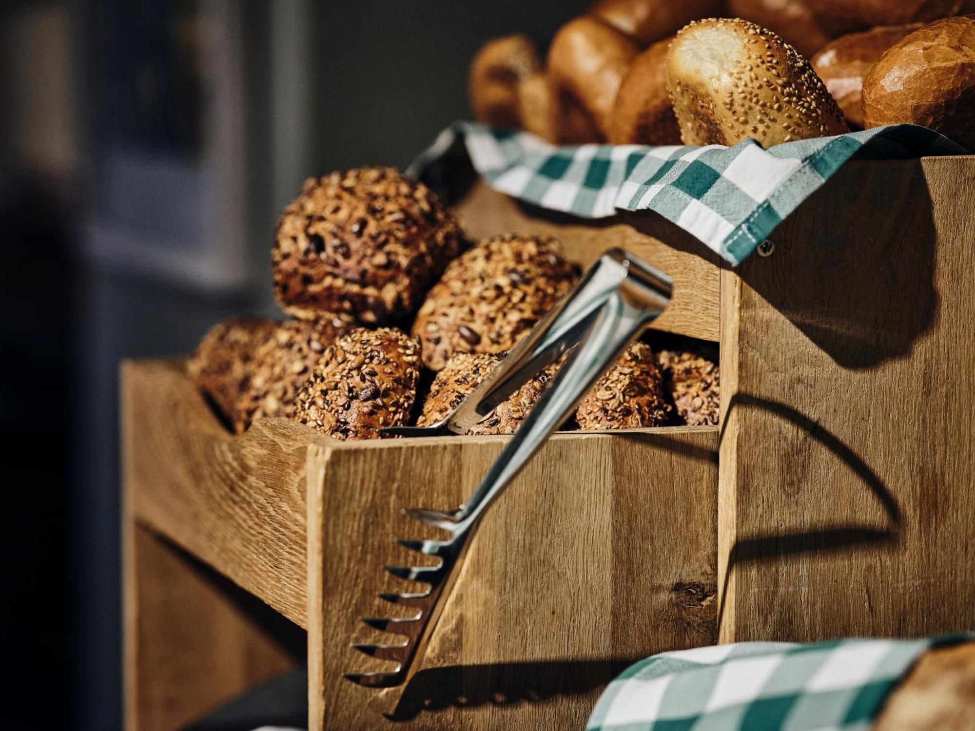 The Wellem, In The Unbound Collection By Hyatt Hotel Dusseldorf Bagian luar foto A bread knife