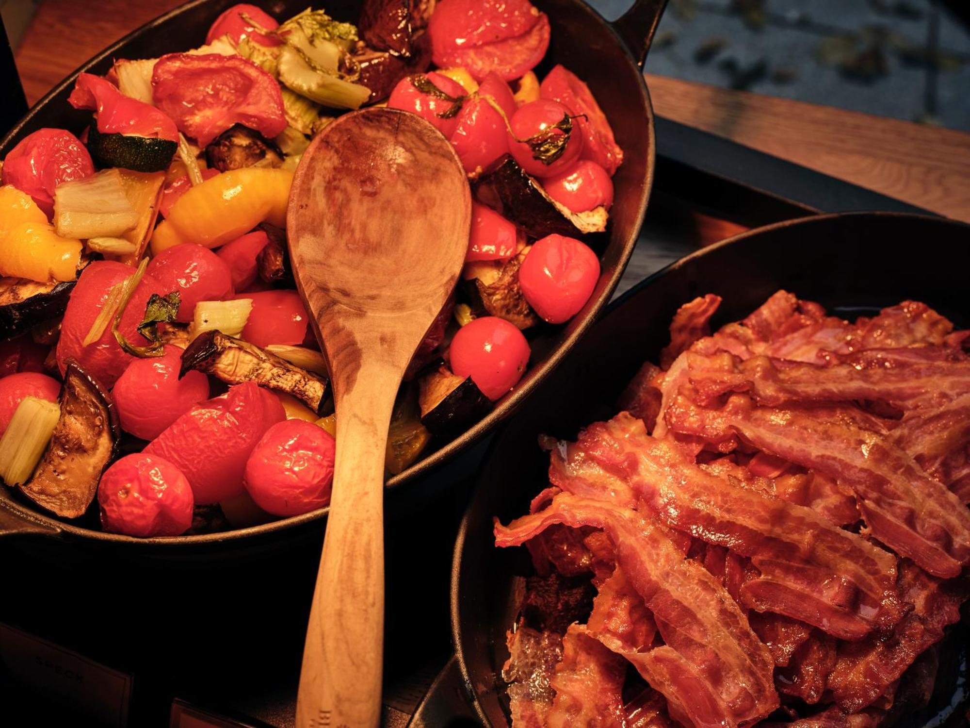 The Wellem, In The Unbound Collection By Hyatt Hotel Dusseldorf Bagian luar foto Preparation of ratatouille